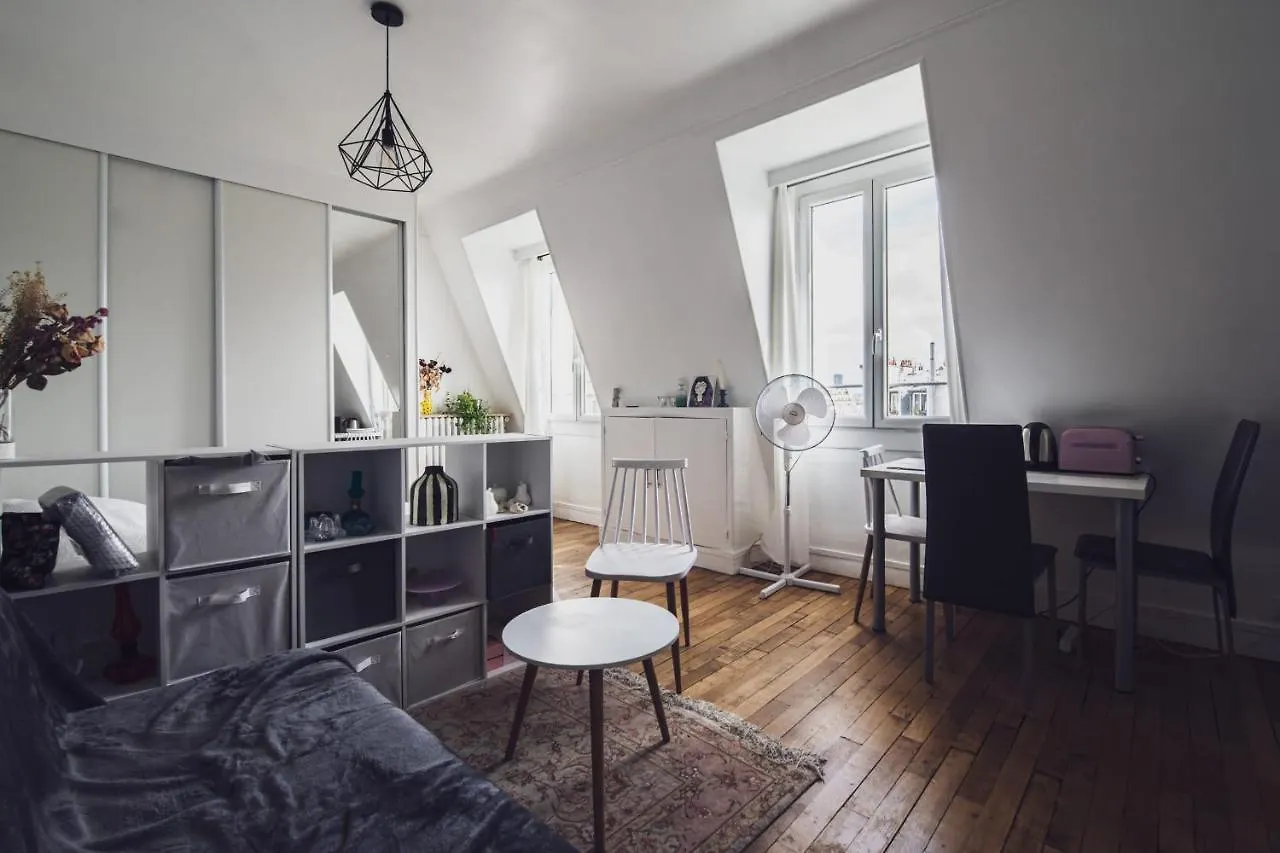 Superb Bright Studio Next To The Seine *